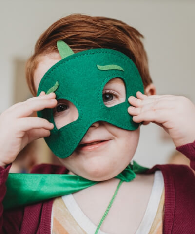 day-care-hero-image-back Коли звертатись до логопеда — дитина грається вдома, ранній розвиток мовлення